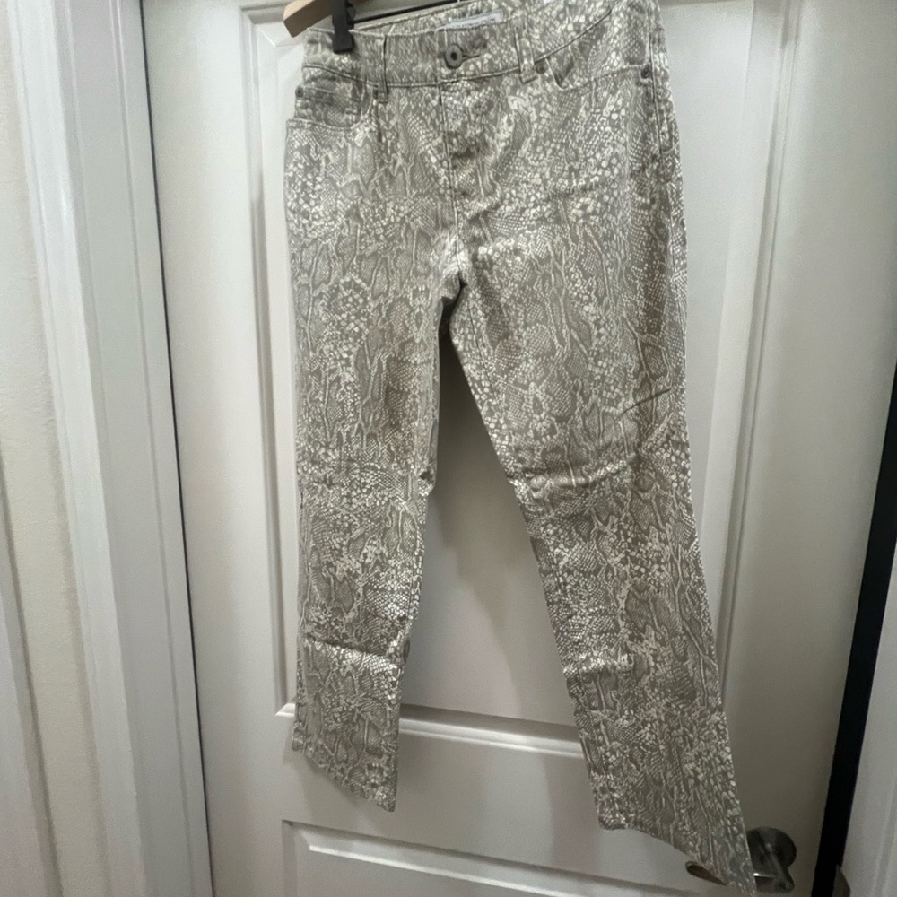 Chico’s platinum reptile print ankle jeans, NWT size Small.